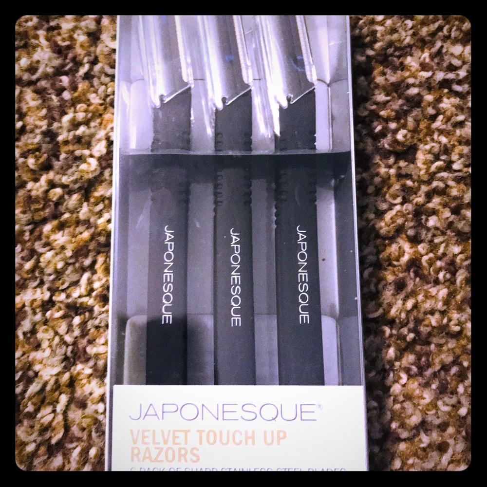 Facial velvet razors